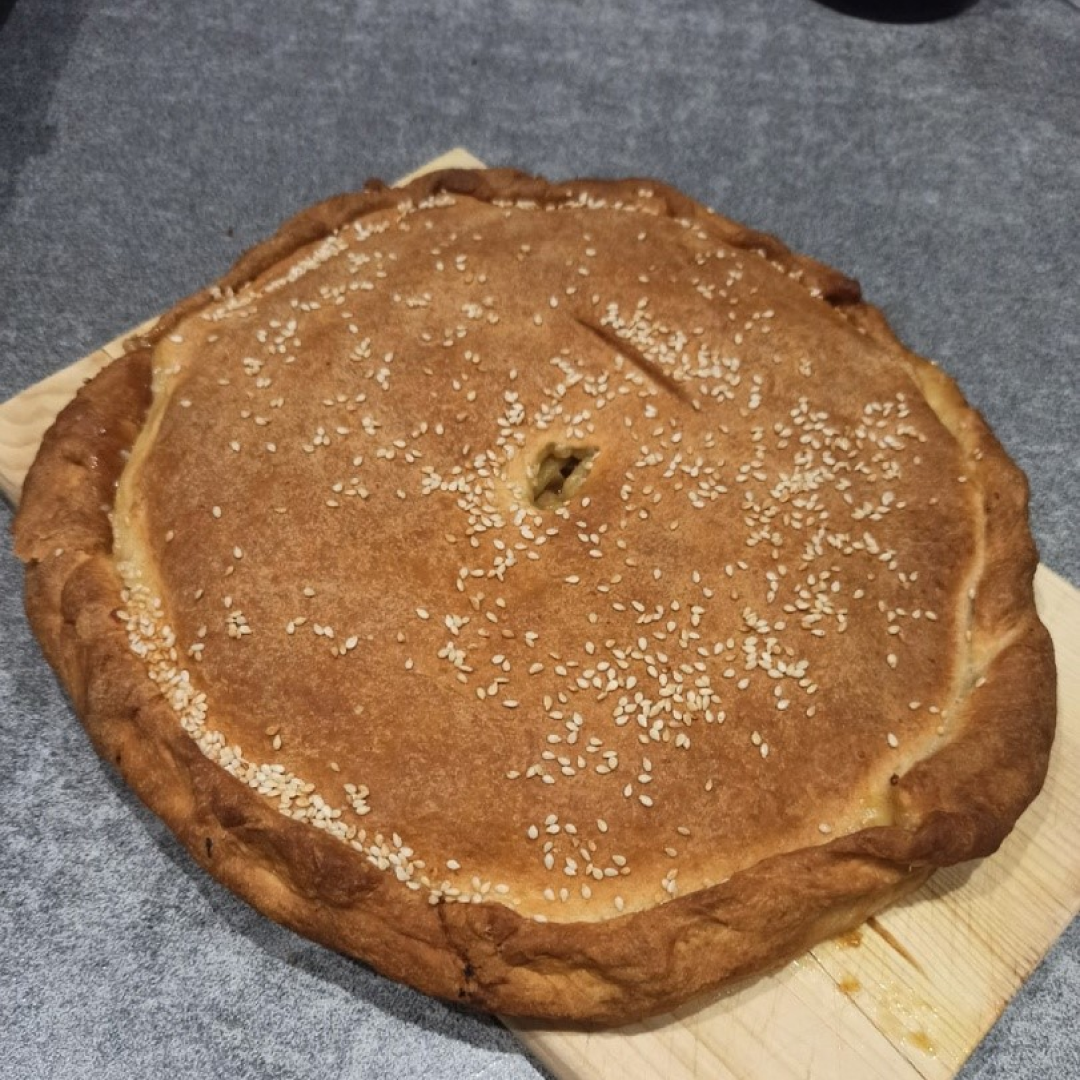 Дрожжевой пирог с луком, картофелем и грибами